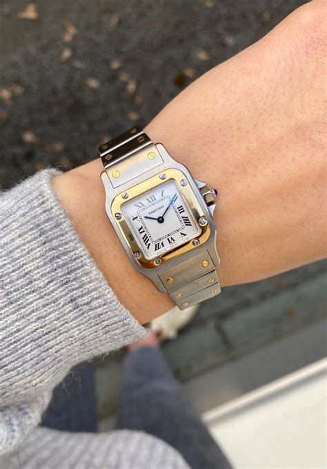 montre santos de cartier galbée petit modèle|cartier santos 100 femme.